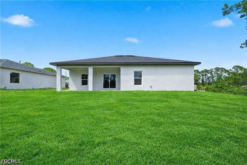 1018 Kent Street E Lehigh Acres FL 33974