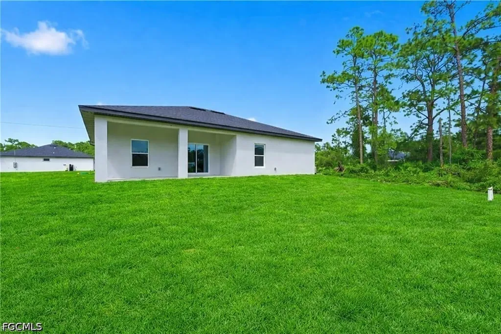 1018 Kent Street E Lehigh Acres FL 33974
