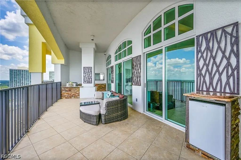 2797 1st Street Fort Myers FL 33916