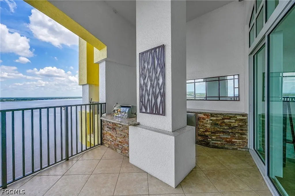 2797 1st Street Fort Myers FL 33916