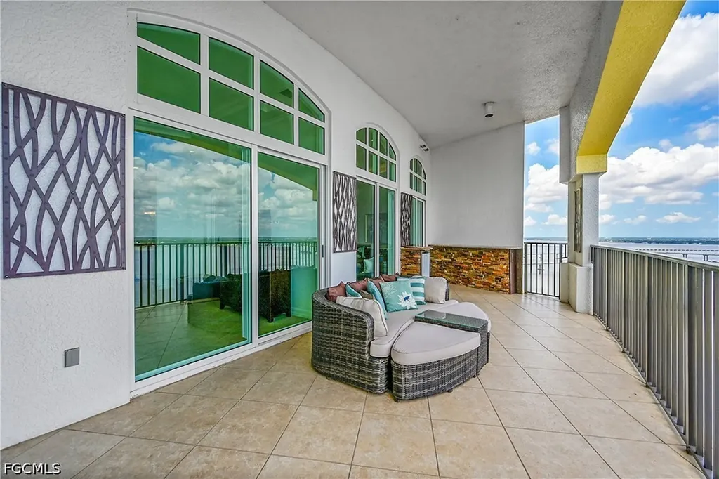2797 1st Street Fort Myers FL 33916