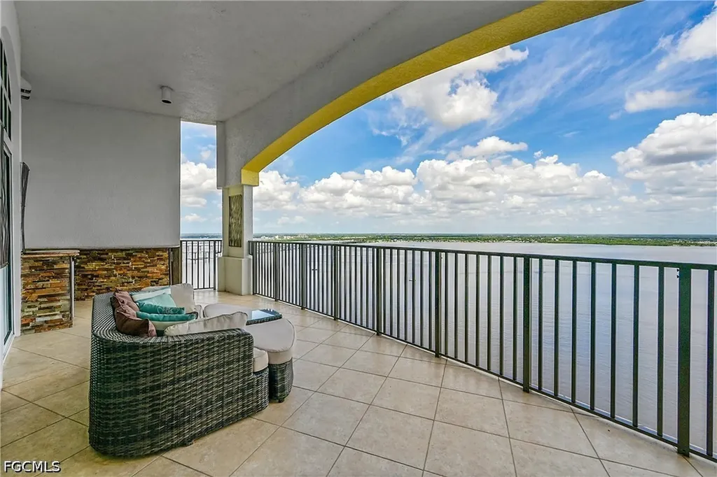 2797 1st Street Fort Myers FL 33916