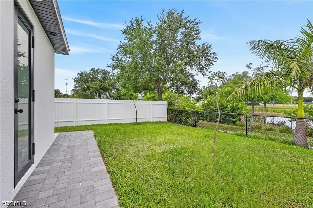 330 SW 26th Place Cape Coral FL 33991