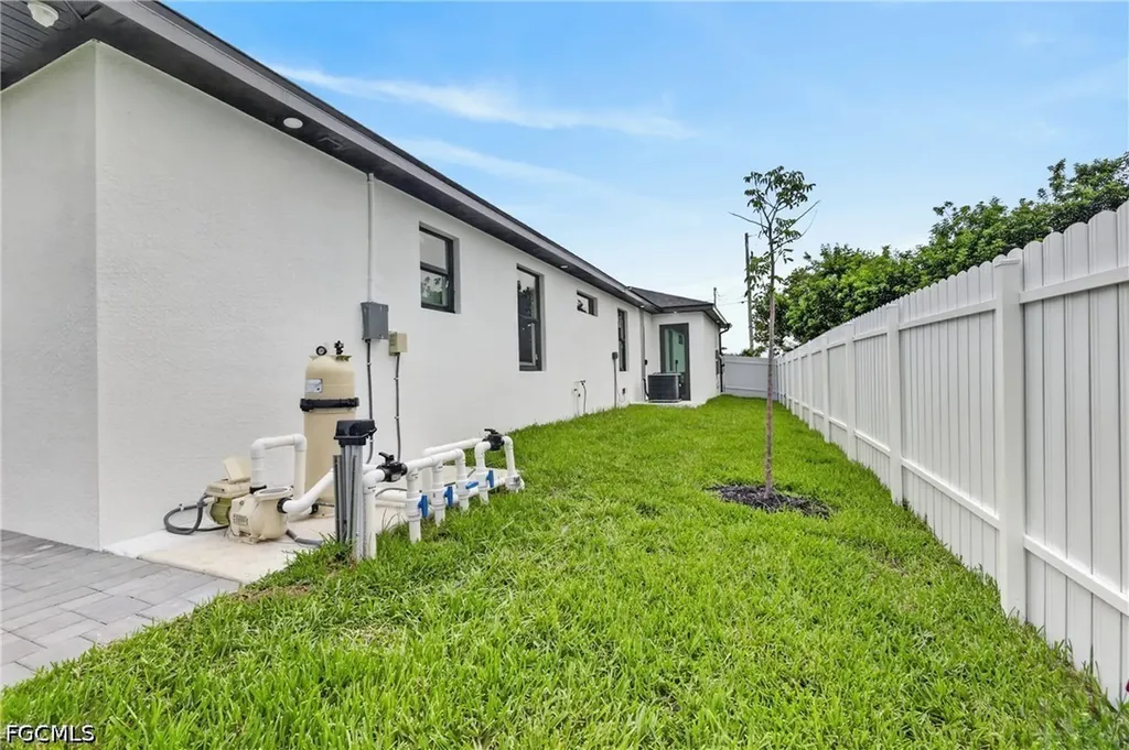 330 SW 26th Place Cape Coral FL 33991