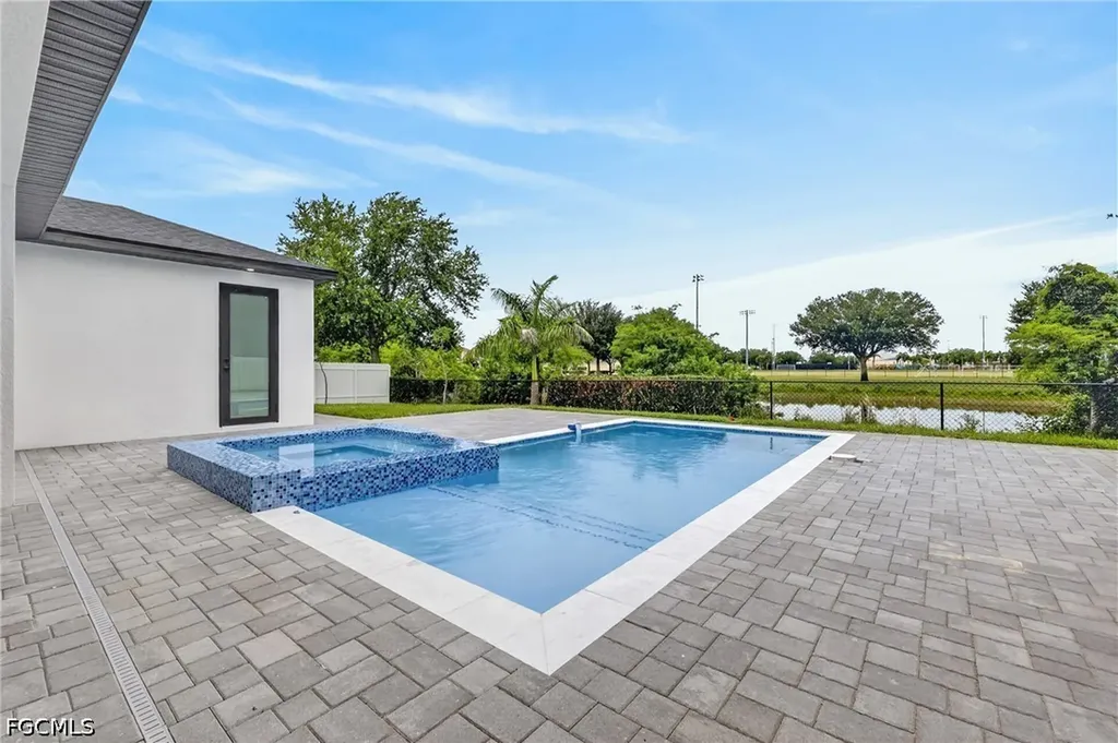 330 SW 26th Place Cape Coral FL 33991