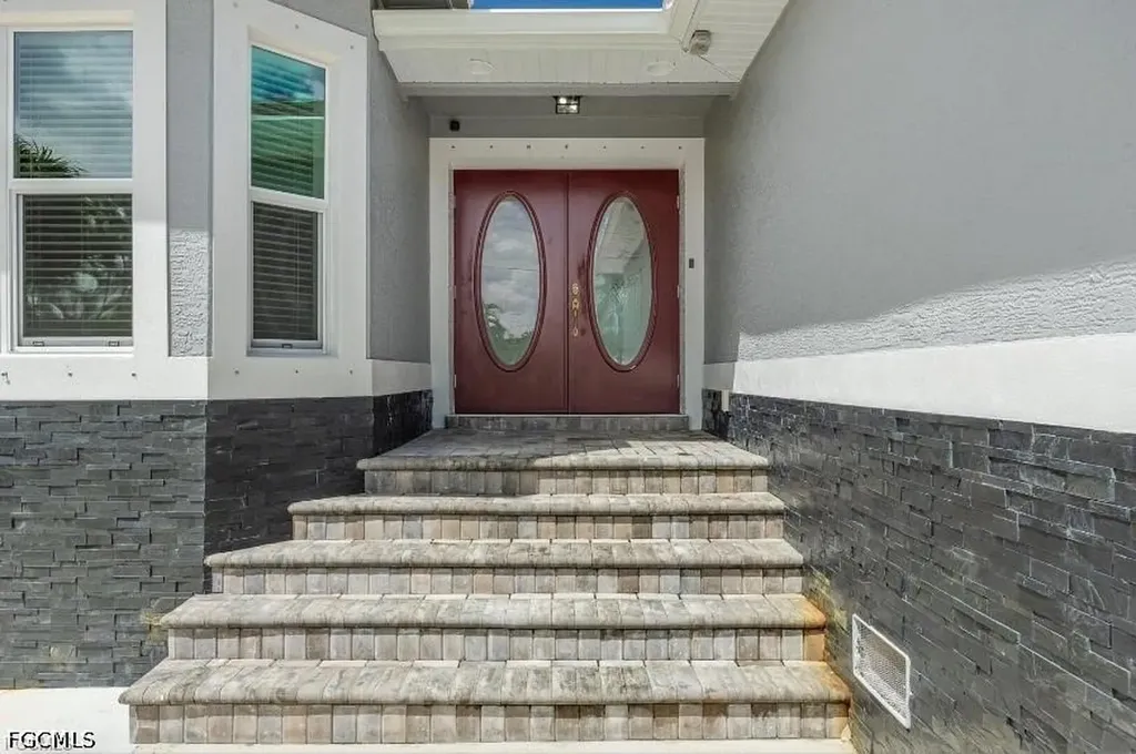 4885 E Riverside Drive Fort Myers FL 33905