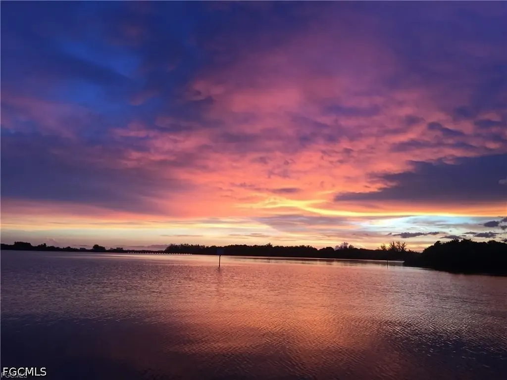 4885 E Riverside Drive Fort Myers FL 33905
