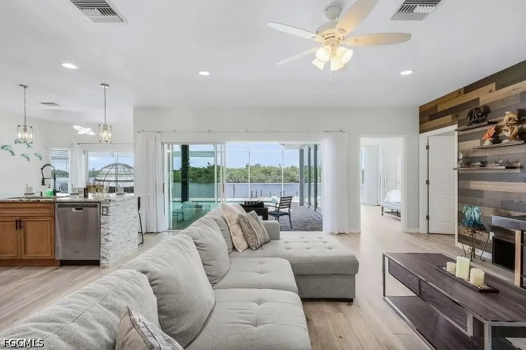4885 E Riverside Drive Fort Myers FL 33905