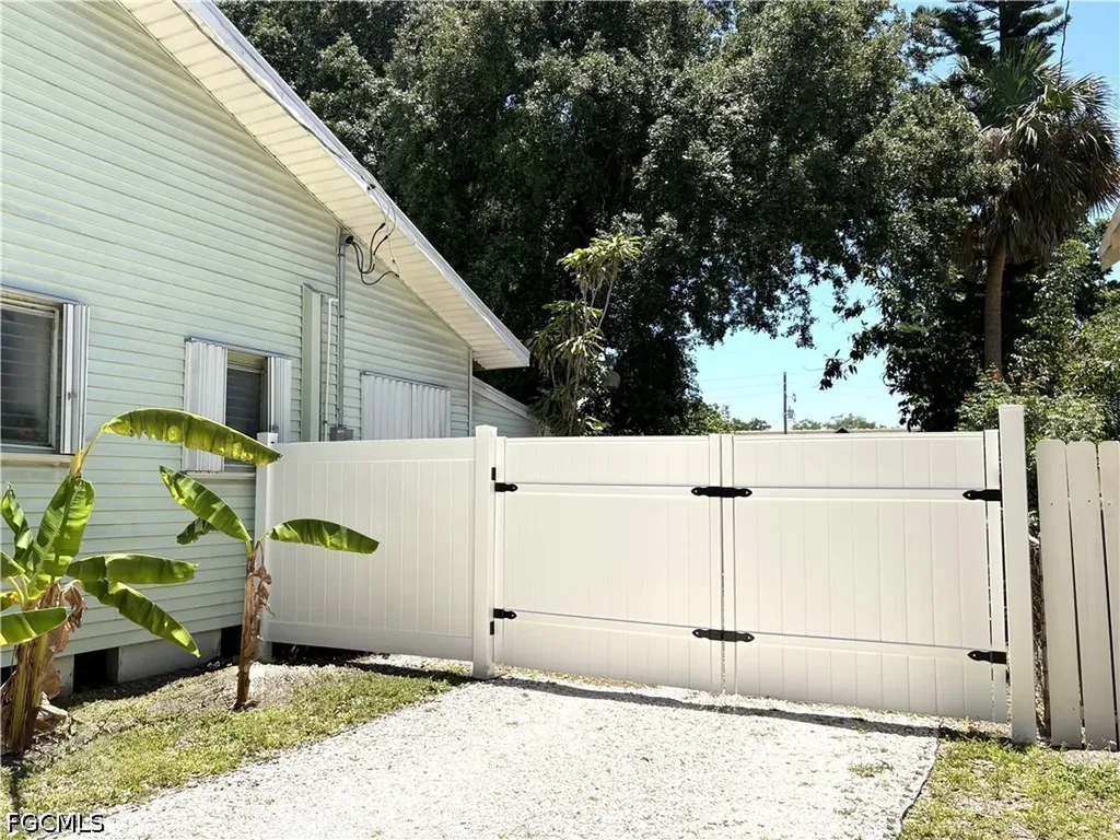 2156 Victoria Avenue Fort Myers FL 33901