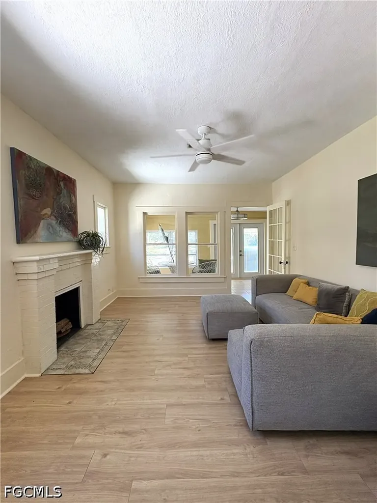 2156 Victoria Avenue Fort Myers FL 33901