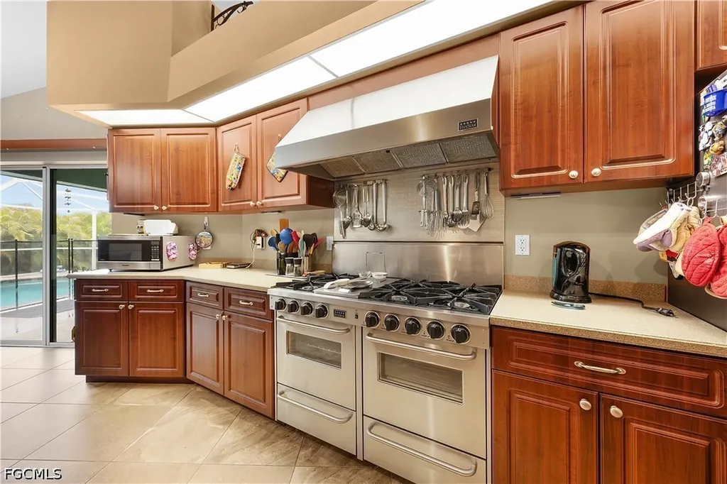 469 NE 1st Place Cape Coral FL 33909