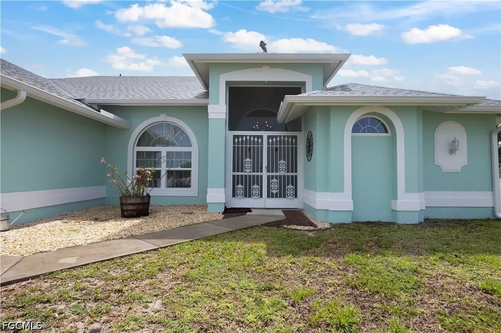 469 NE 1st Place Cape Coral FL 33909