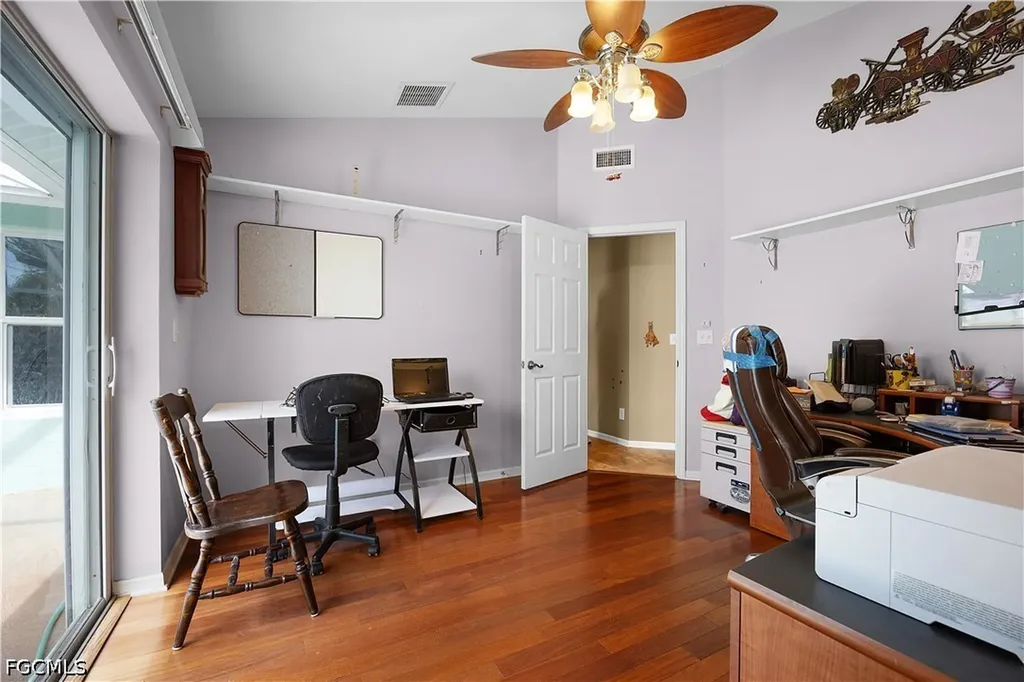 469 NE 1st Place Cape Coral FL 33909