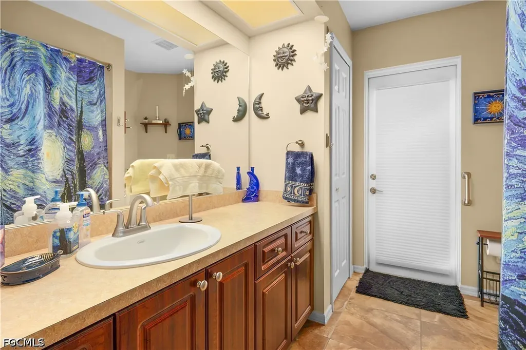 469 NE 1st Place Cape Coral FL 33909