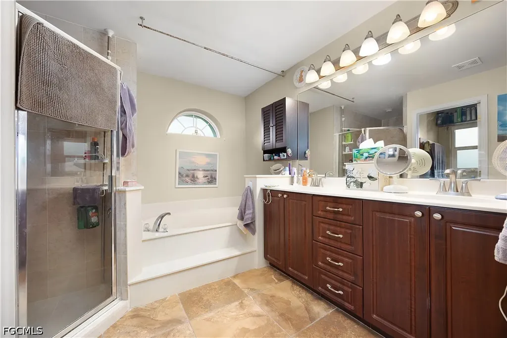 469 NE 1st Place Cape Coral FL 33909