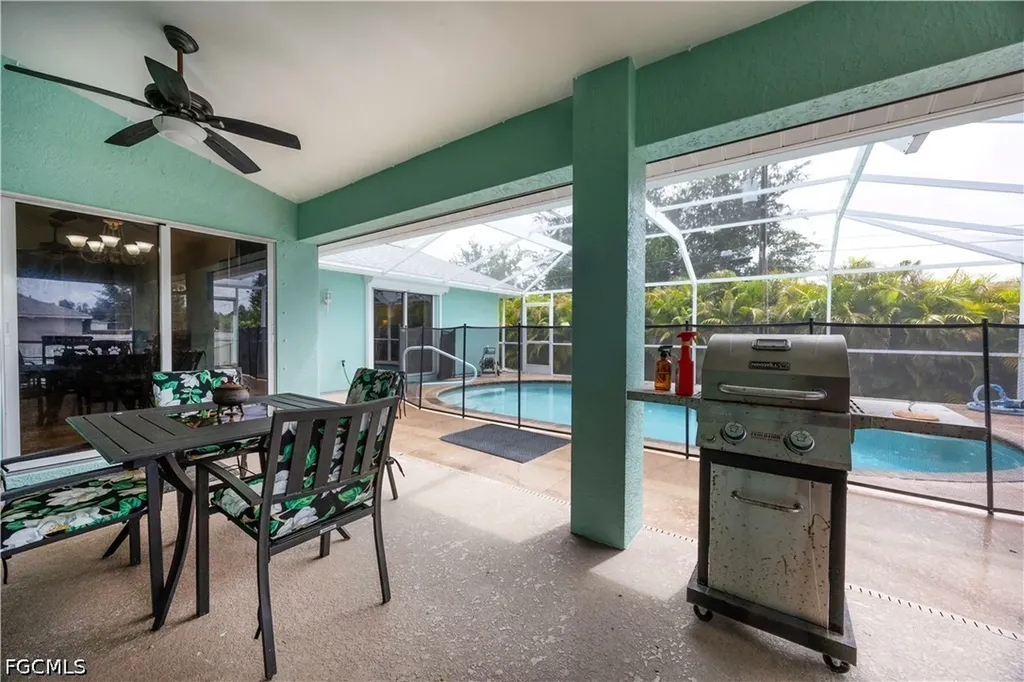 469 NE 1st Place Cape Coral FL 33909