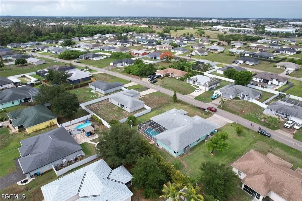 469 NE 1st Place Cape Coral FL 33909