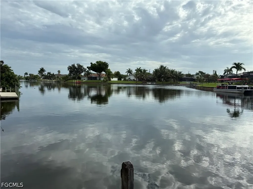 519 SE 20th Court Cape Coral FL 33990