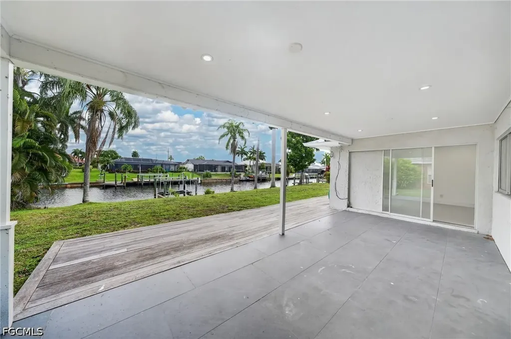 2031 SE 25th Lane Cape Coral FL 33904