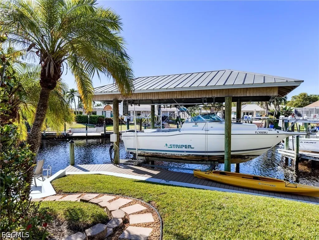 392 Snow Drive Fort Myers FL 33919
