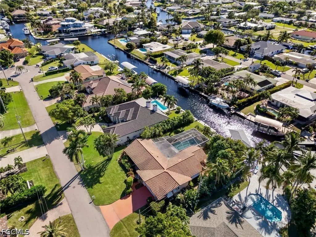 392 Snow Drive Fort Myers FL 33919