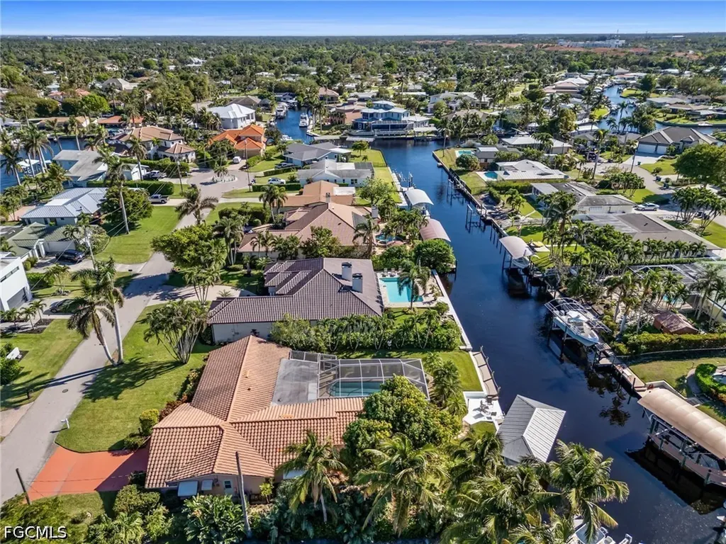 392 Snow Drive Fort Myers FL 33919