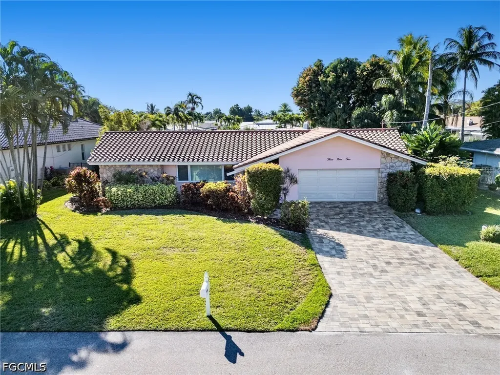 392 Snow Drive Fort Myers FL 33919