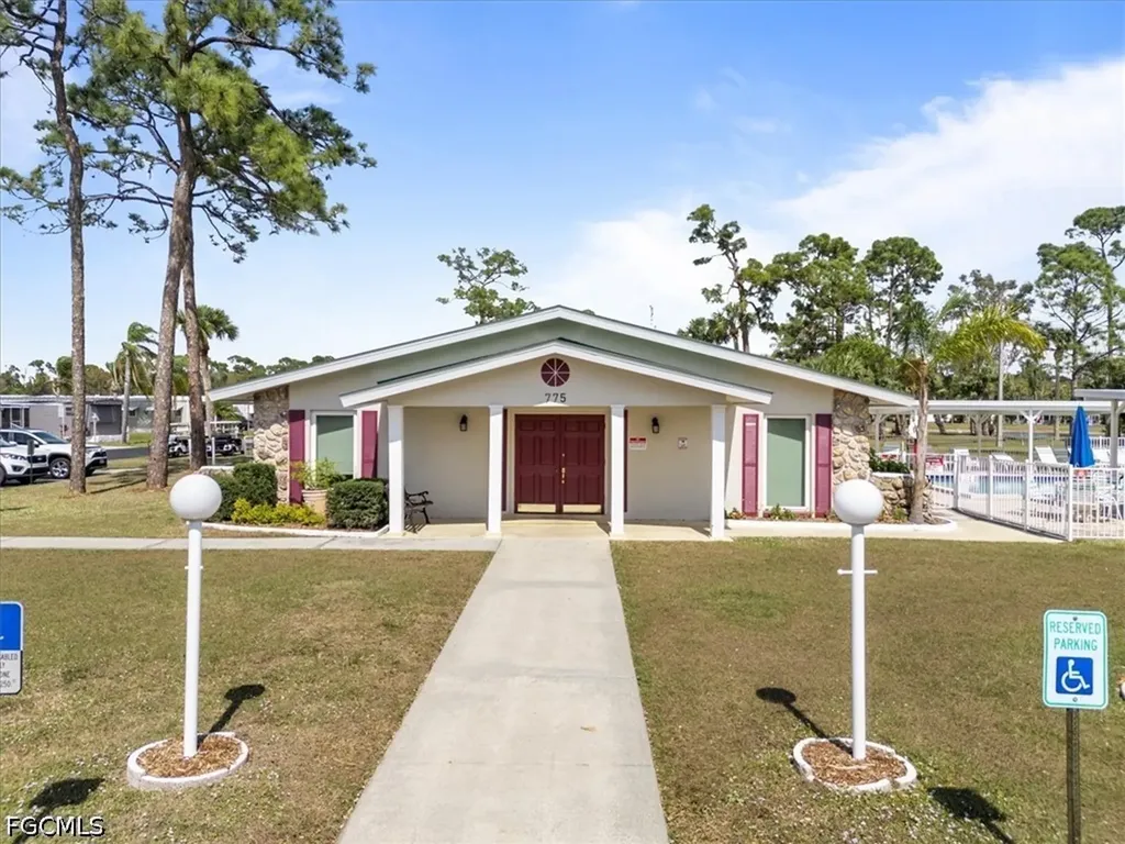 952 Days Lane North Fort Myers FL 33917