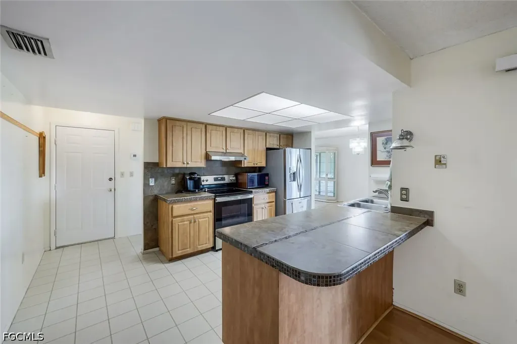 6711 Cadet Avenue Fort Myers FL 33905