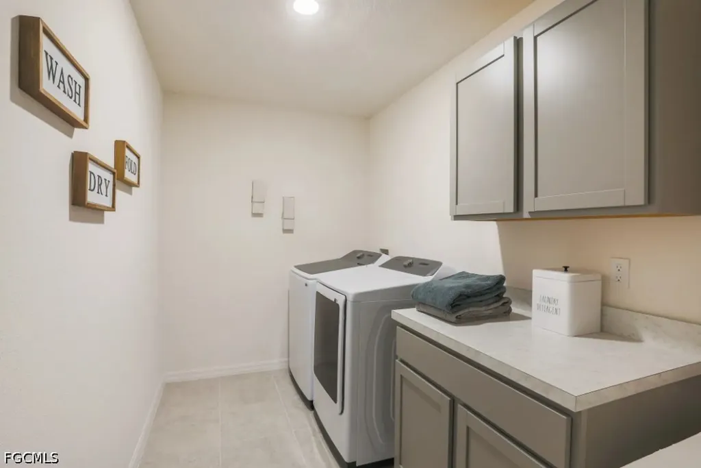 2710 NE 6th Place Cape Coral FL 33909