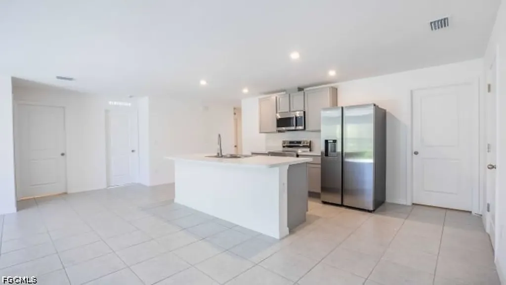 2710 NE 6th Place Cape Coral FL 33909