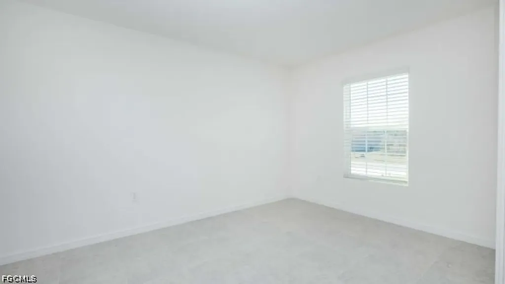 2710 NE 6th Place Cape Coral FL 33909