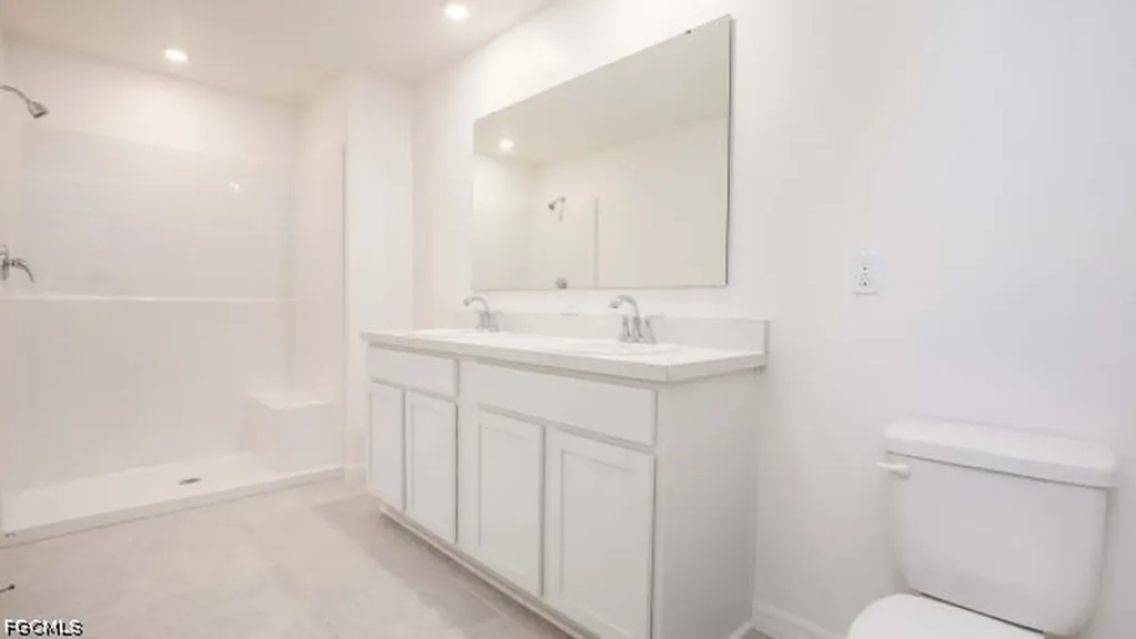 2710 NE 6th Place Cape Coral FL 33909