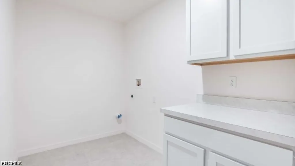 2710 NE 6th Place Cape Coral FL 33909