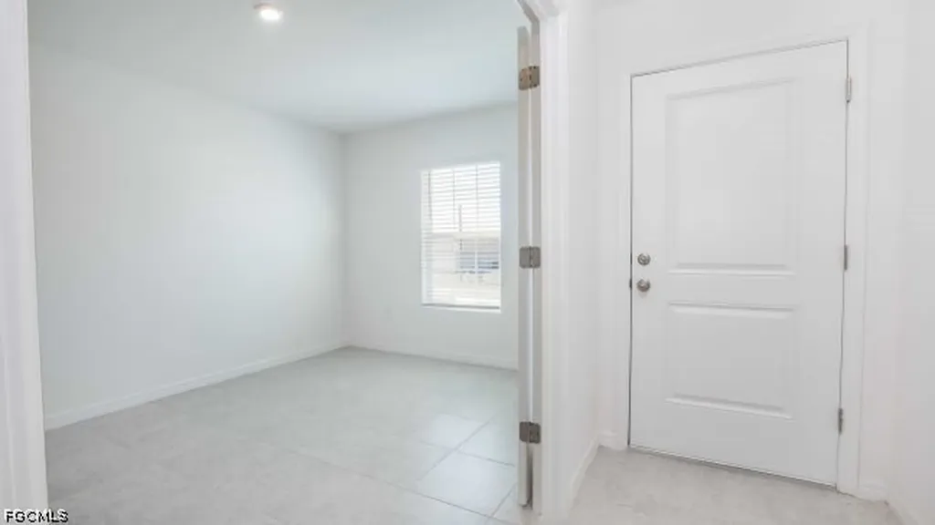 2710 NE 6th Place Cape Coral FL 33909