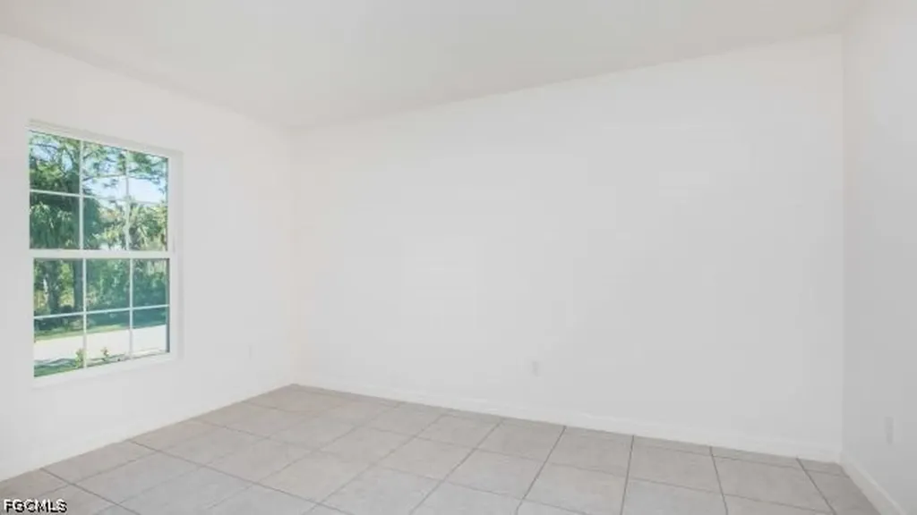 2710 NE 6th Place Cape Coral FL 33909