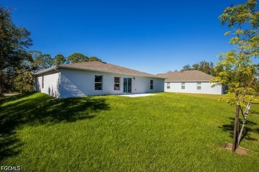 2710 NE 6th Place Cape Coral FL 33909