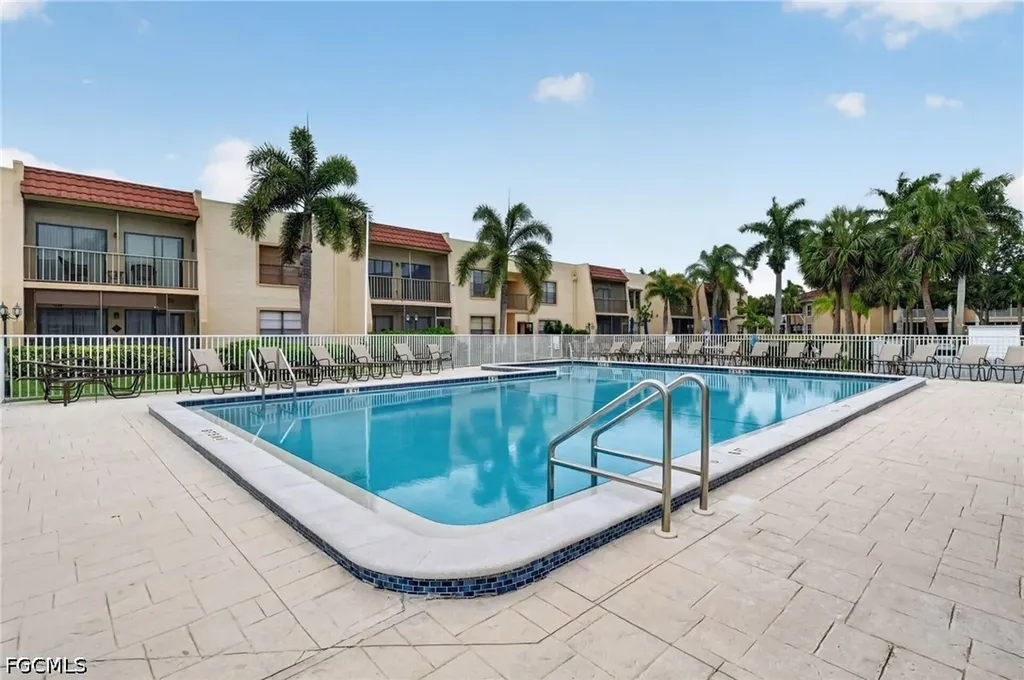12481 Mcgregor Boulevard Fort Myers FL 33919