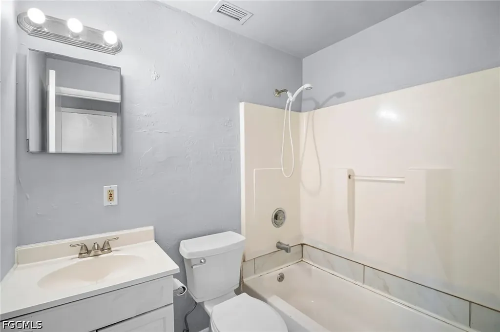 5449 10th Avenue Fort Myers FL 33907