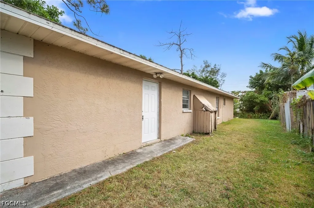 5449 10th Avenue Fort Myers FL 33907