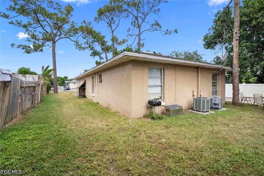 5449 10th Avenue Fort Myers FL 33907