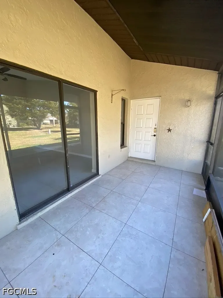 1425 SW 51st Lane Cape Coral FL 33914