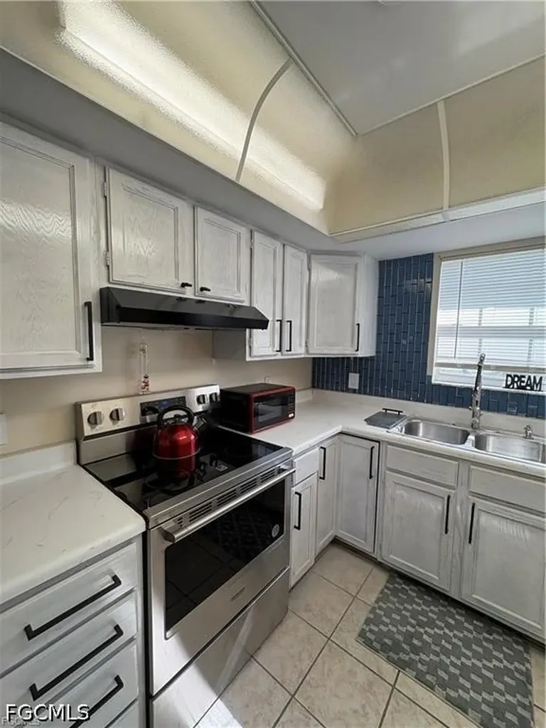 1005 SW 48th Terrace Cape Coral FL 33914