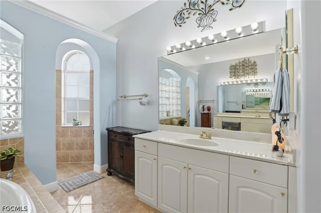219 Gleason Parkway Cape Coral FL 33914