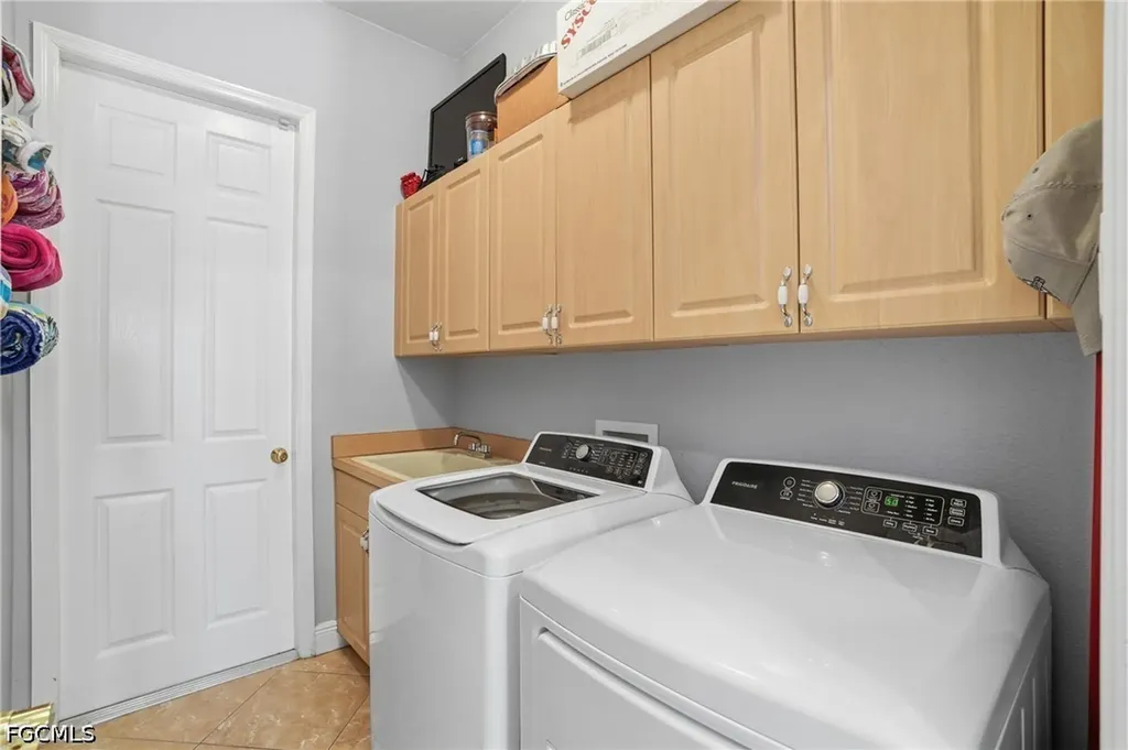 219 Gleason Parkway Cape Coral FL 33914