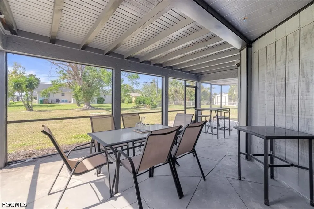 4216 SE 1st Court Cape Coral FL 33904