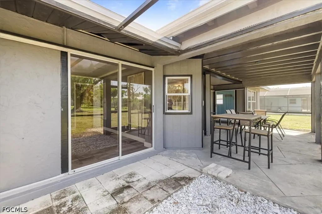4216 SE 1st Court Cape Coral FL 33904