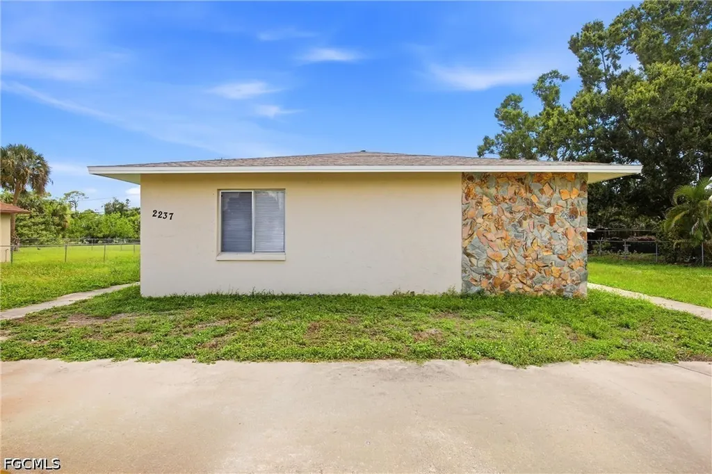 2237 Iris Way Fort Myers FL 33905