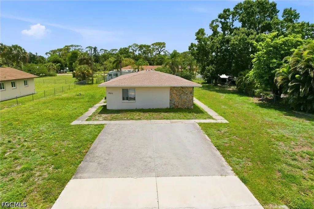 2237 Iris Way Fort Myers FL 33905