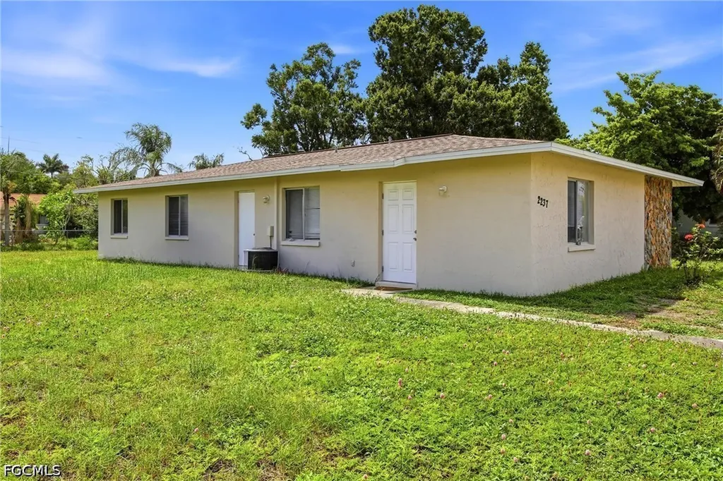 2237 Iris Way Fort Myers FL 33905